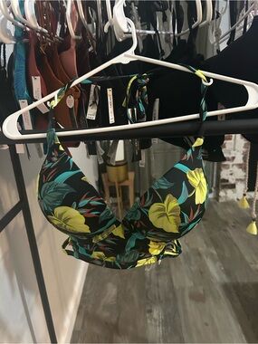 Victoria’s Secret Swim Bra Floral Tie-Black with Yellow Floral 32DD
